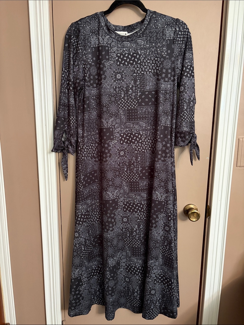 Nuggles Brand Women's Black Paisley Midi Dress with Tie Sleeves Size Medium